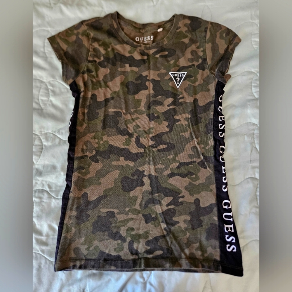 Guess T-shirt